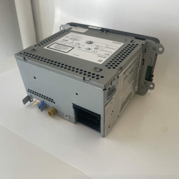 Achterkant Volkswagen MIB2 touchscreen met aansluitingen